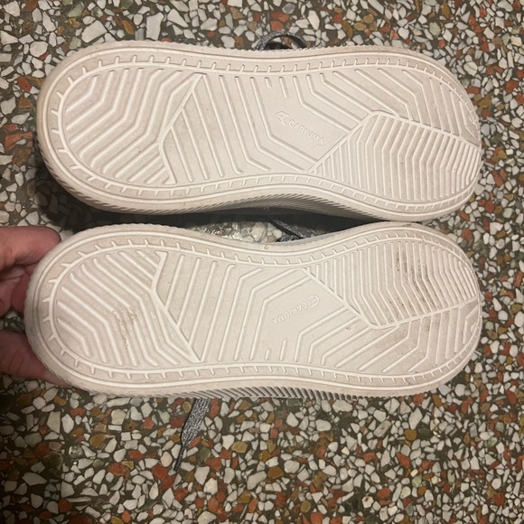 Cariuma sustainable canvas sneakers size 8 - Picture 8 of 8